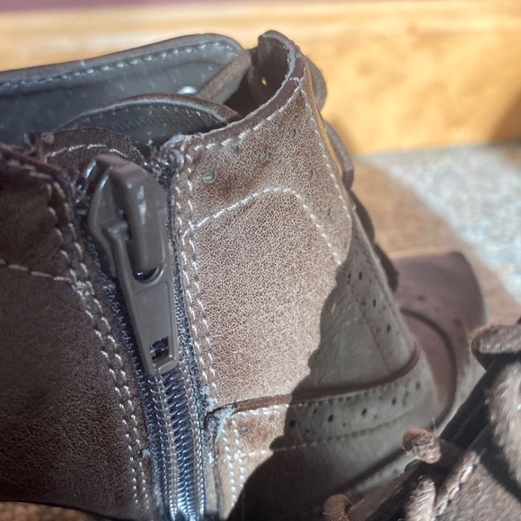 NWOT Brown Oxford Pumps by Guess size 6 Lace up Heel Work Party Classy - Picture 9 of 9